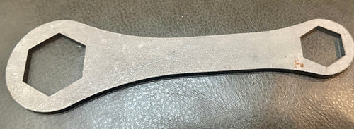Diamond  T Hub cap wrench rench